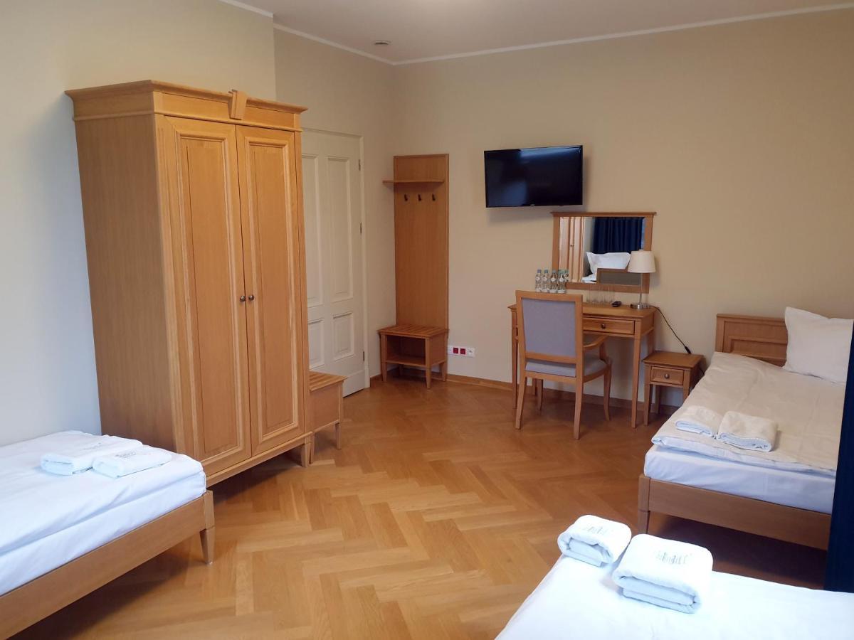 Kasztanowy Palac Swadzim Экстерьер фото