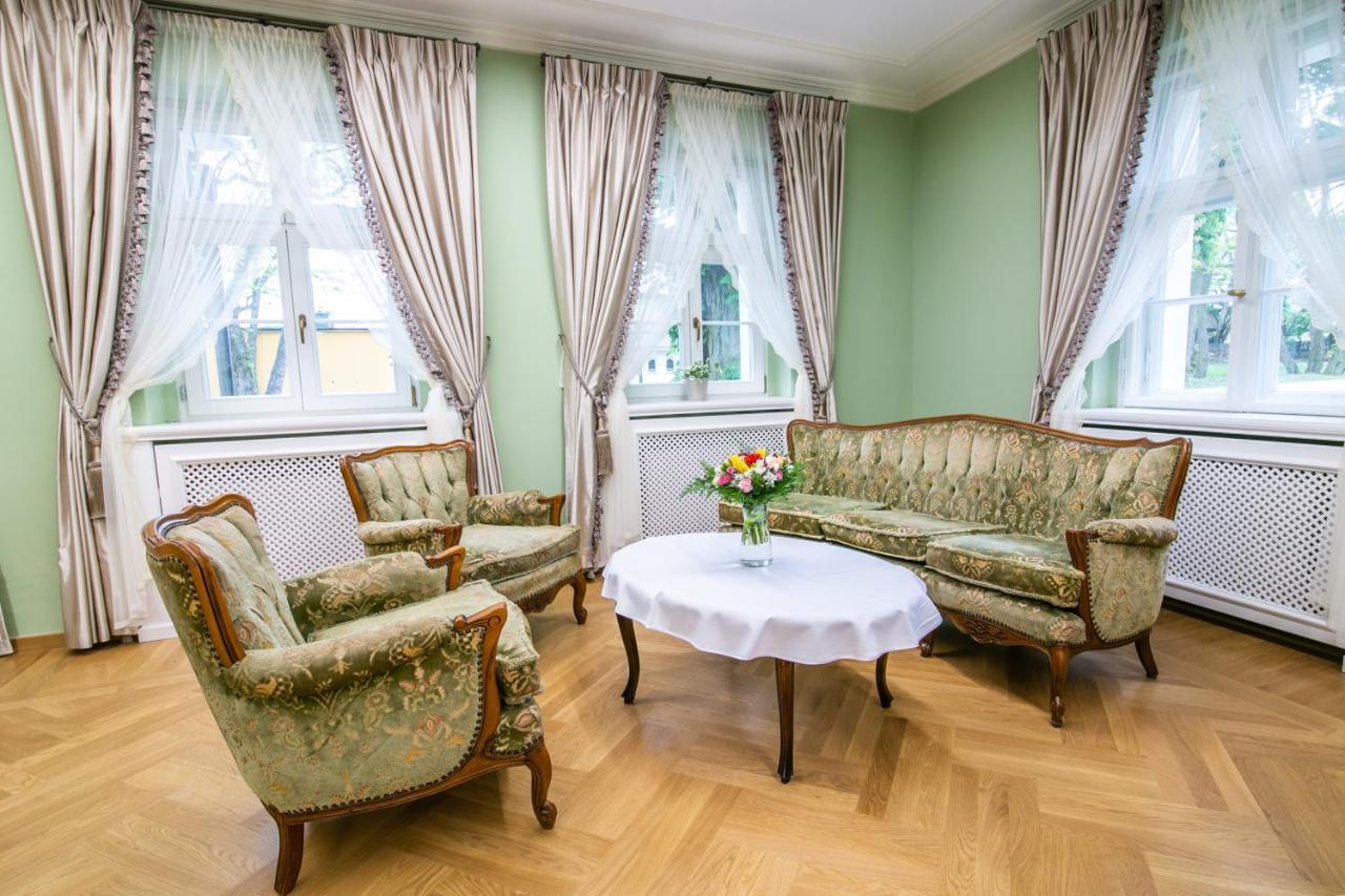 Kasztanowy Palac Swadzim Экстерьер фото