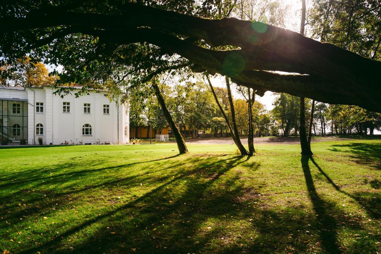 Kasztanowy Palac Swadzim Экстерьер фото